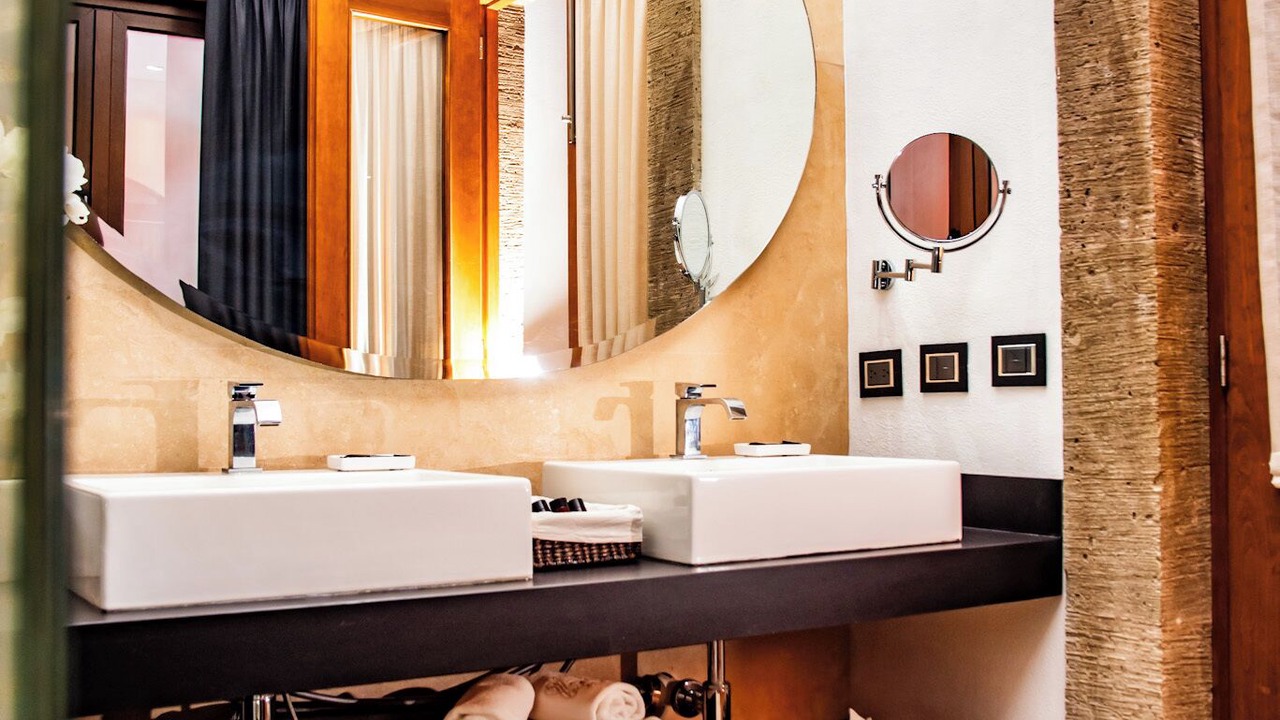 Photo of Bathroom in Historic Centre