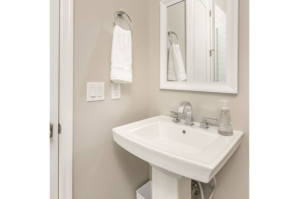 Photo of Bathroom in Arts District