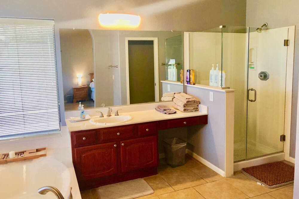 Photo of Bathroom in Island at Ocotillo