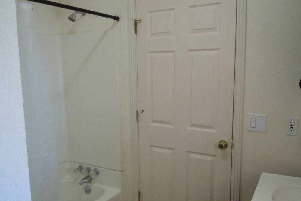 Photo of Bathroom in Oracle