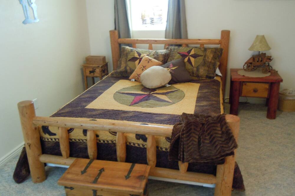 Photo of Bedroom in Oracle