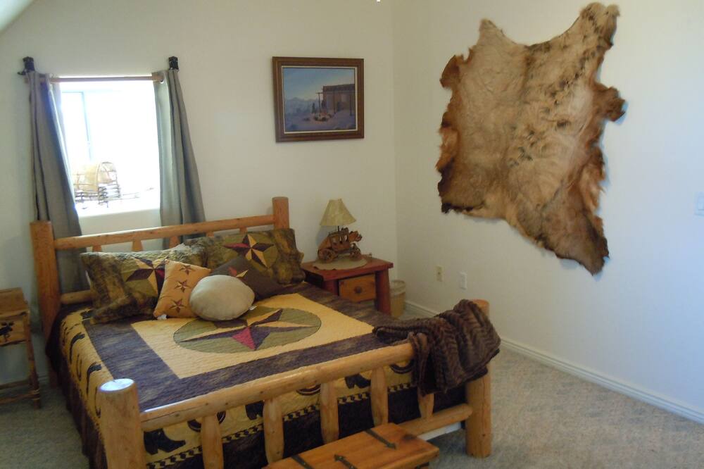 Photo of Bedroom in Oracle