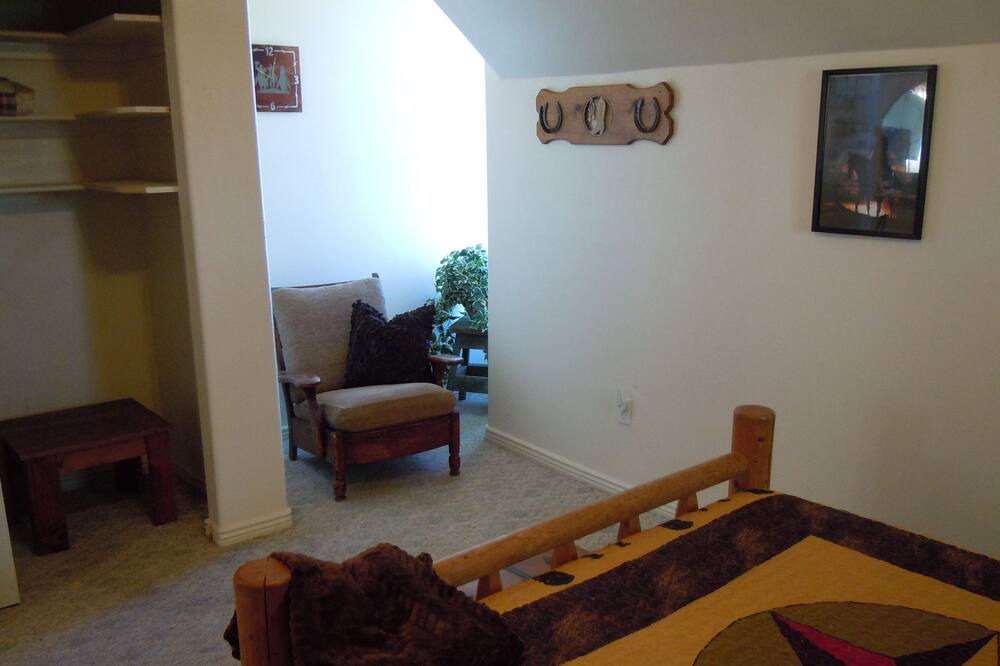 Photo of Bedroom in Oracle
