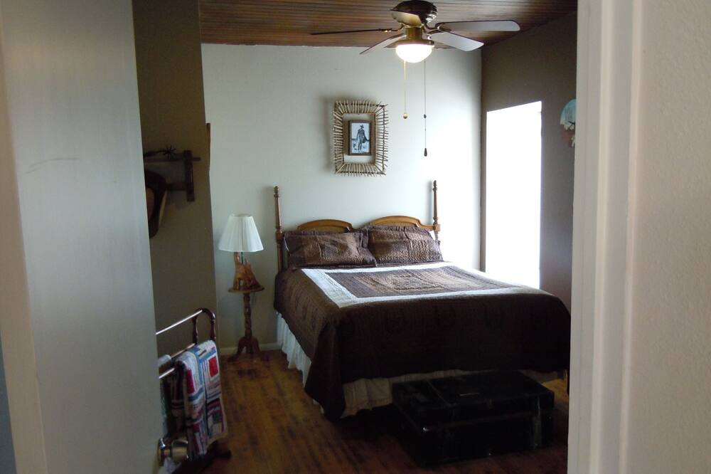 Photo of Bedroom in Oracle