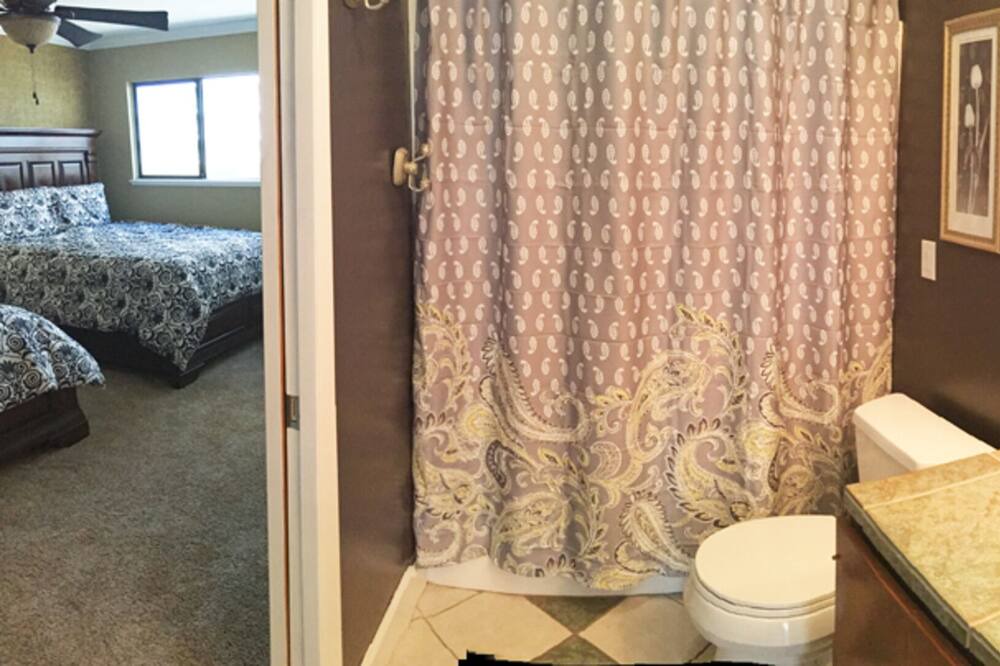 Photo of Bathroom in Moovalya Keys