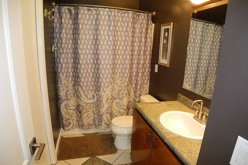 Photo of Bathroom in Moovalya Keys