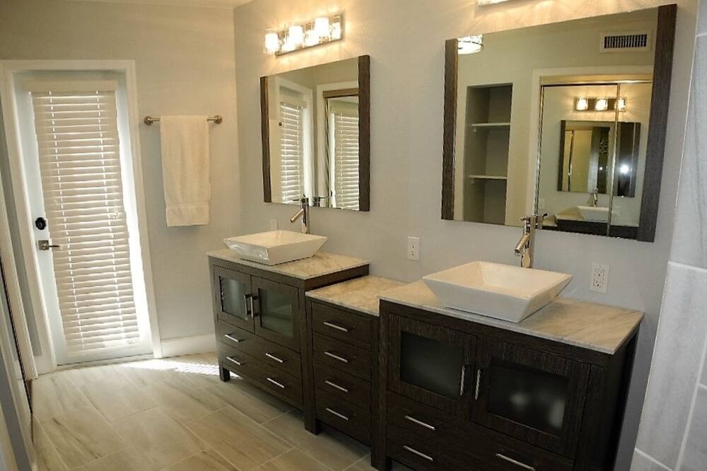 Photo of Bathroom in Moovalya Keys
