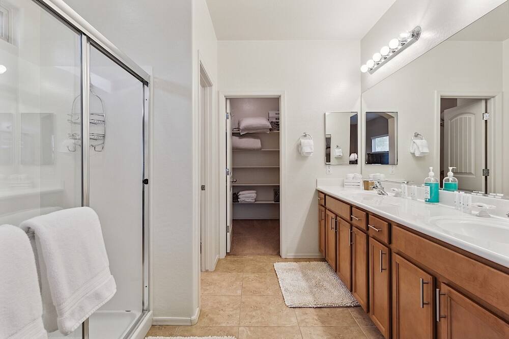 Photo of Bathroom in Surprise Farms
