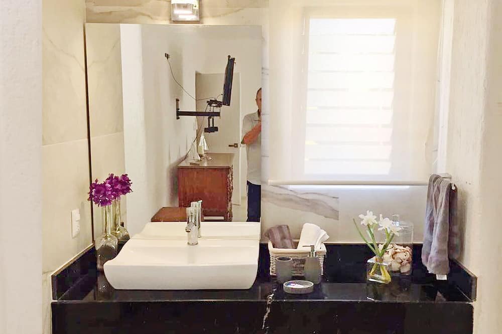 Photo of Bathroom in Club Santiago