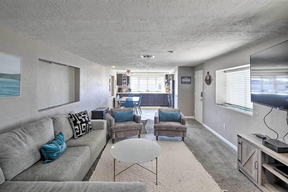 Photo of Livingroom in Desert Hills