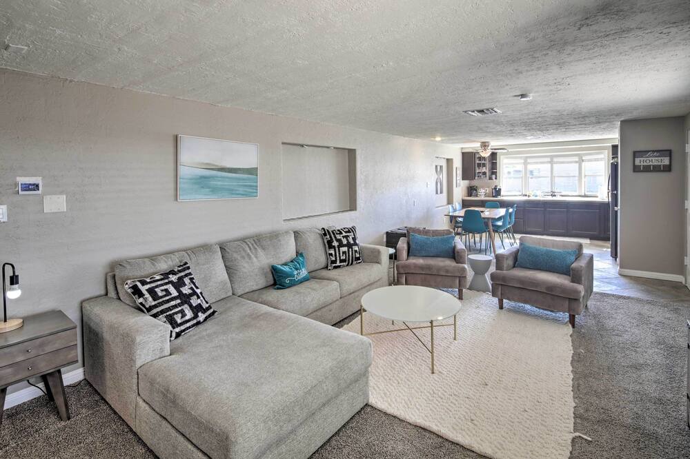 Photo of Livingroom in Desert Hills