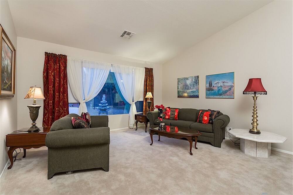 Photo of Livingroom in Gilbert