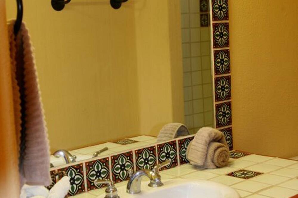 Photo of Bathroom in Nopolo