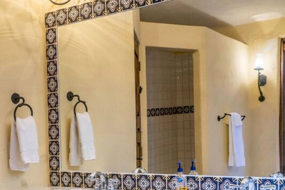 Photo of Bathroom in Nopolo