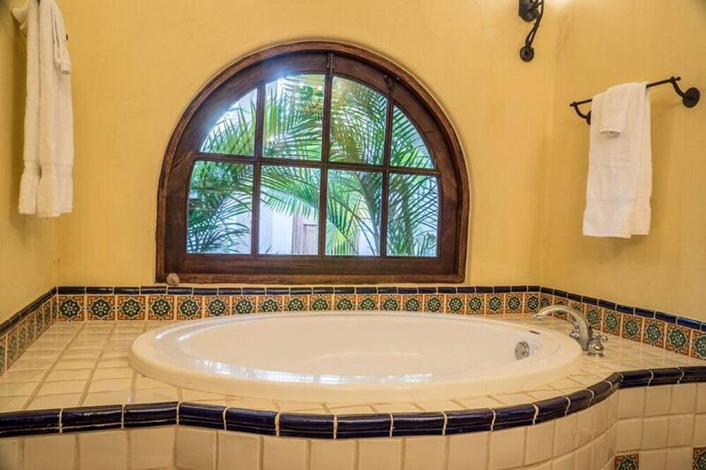Photo of Bathroom in Nopolo