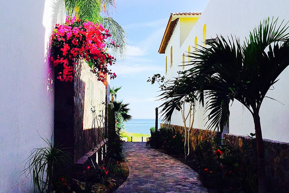 Photo of Outdoor in Nopolo
