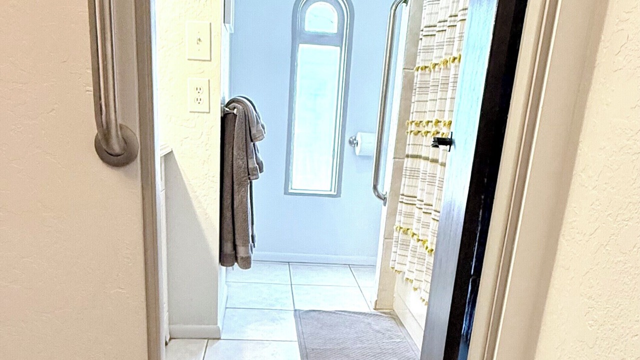Photo of Bathroom in Oracle