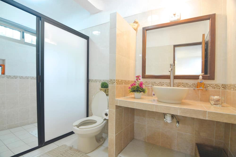 Photo of Bathroom in Club Santiago