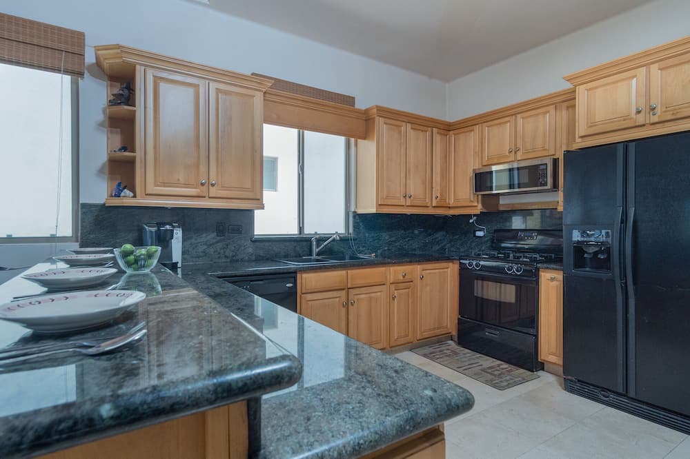 Photo of Kitchen in Marina Real
