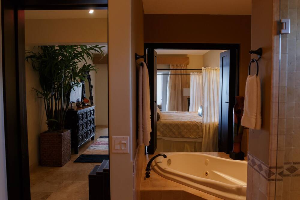 Photo of Bathroom in Zona Hotelera