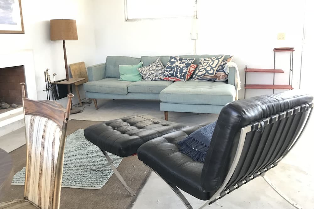 Photo of Livingroom in Colnett