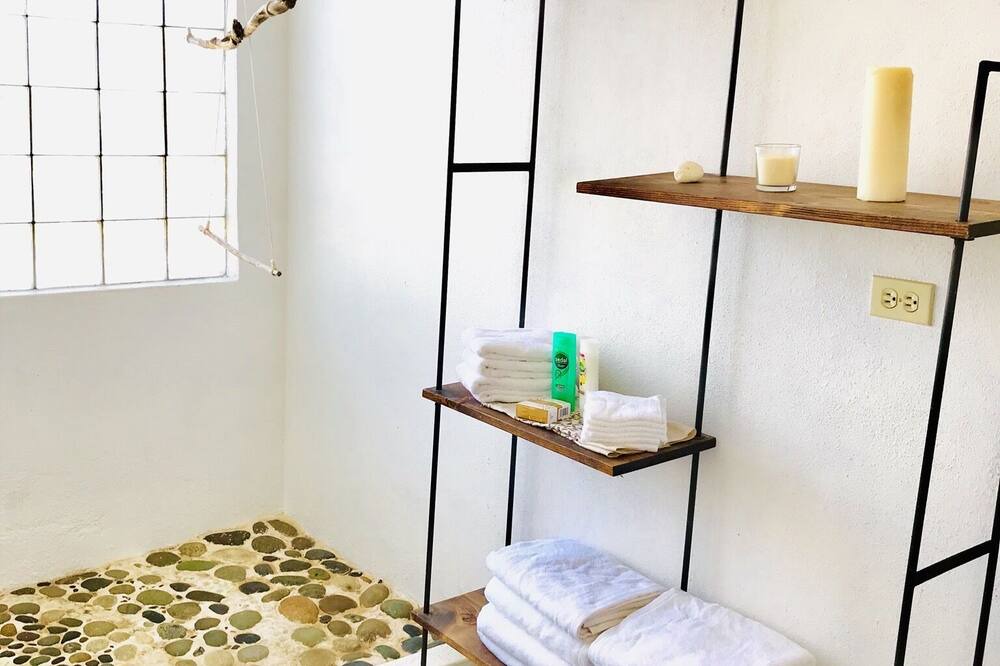 Photo of Bathroom in Colnett