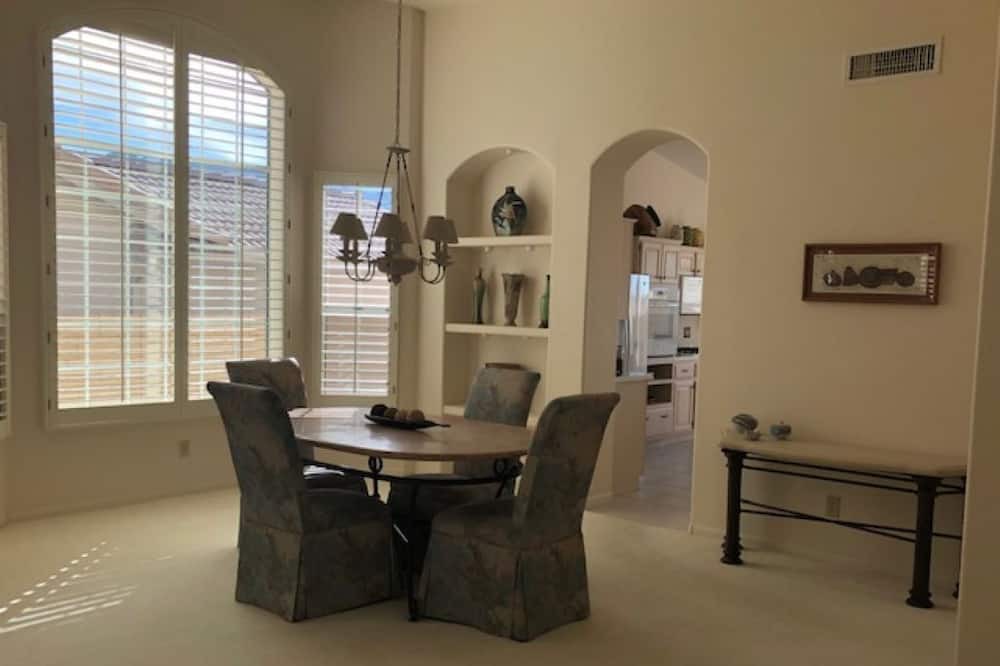 Photo of Bedroom in Saddlebrooke