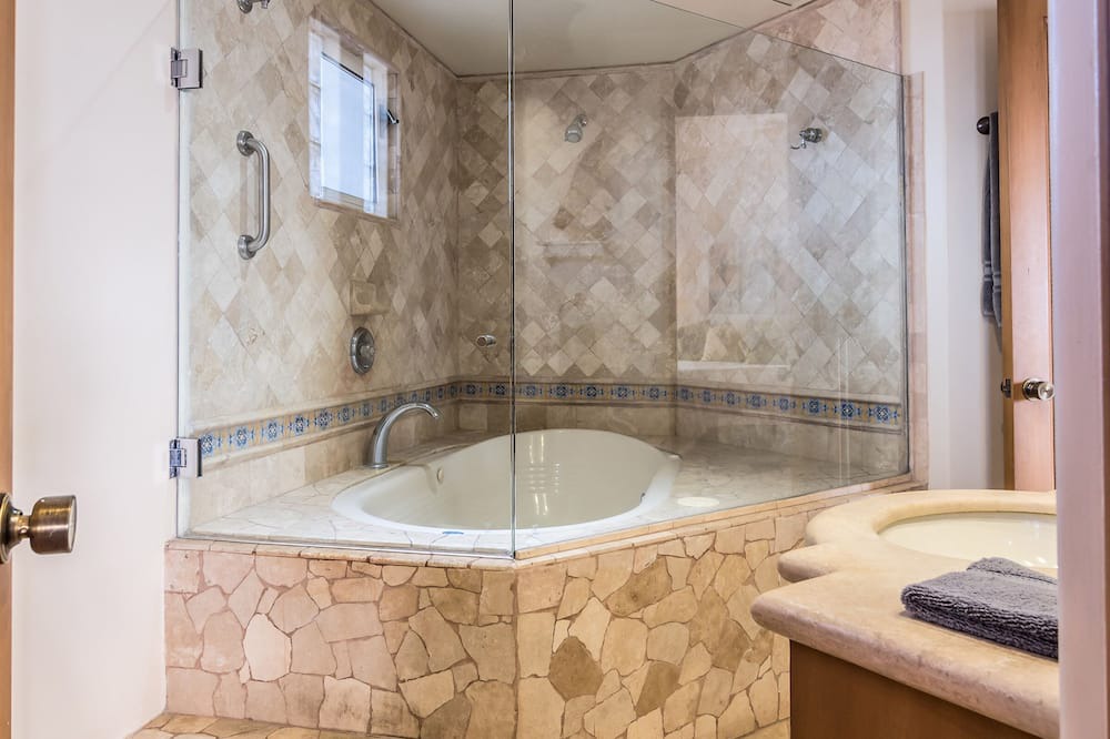 Photo of Bathroom in Cabo Bello