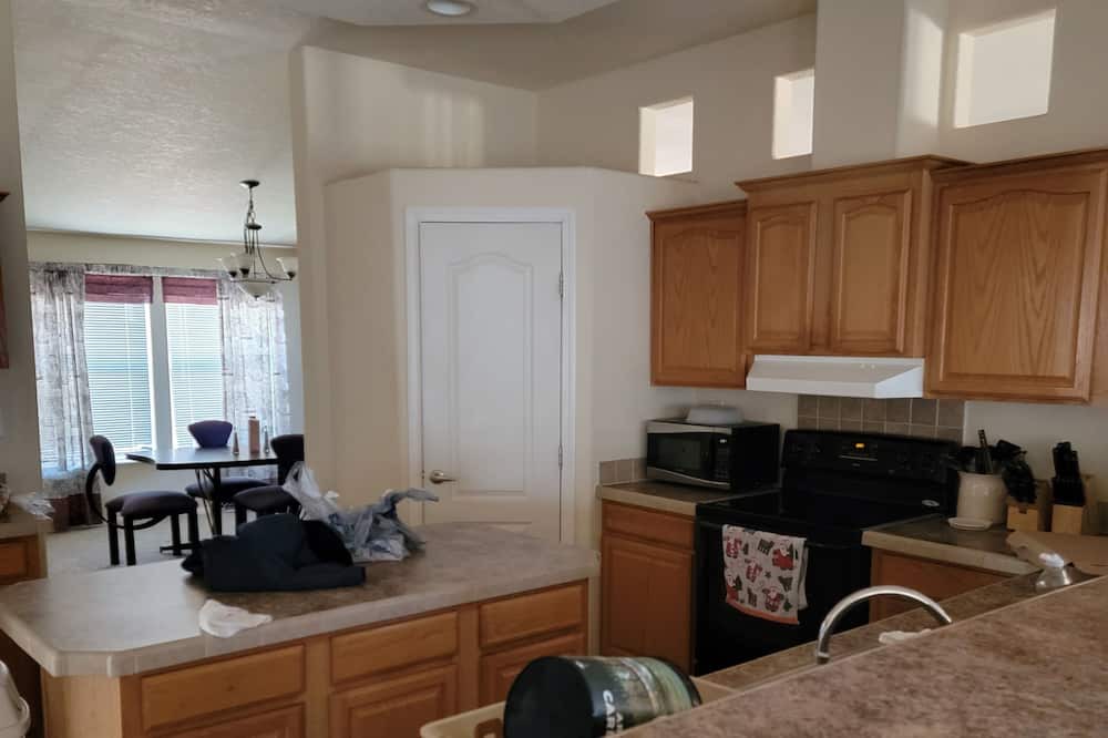 Photo of Kitchen in Tonopah