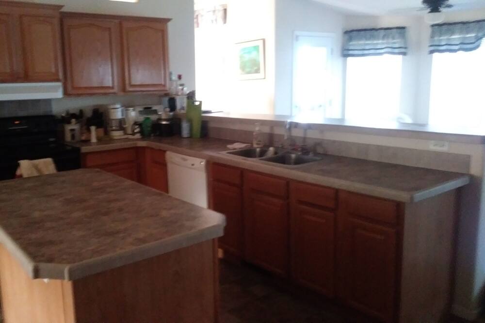 Photo of Kitchen in Tonopah