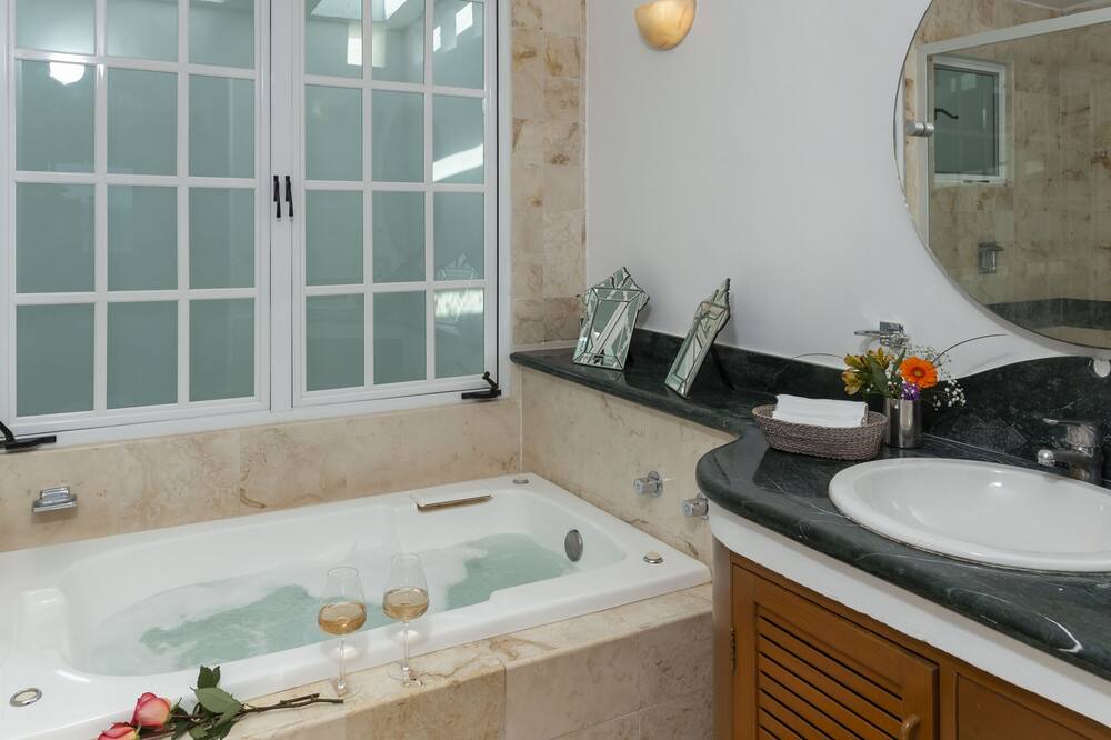 Photo of Bathroom in Zona Hotelera