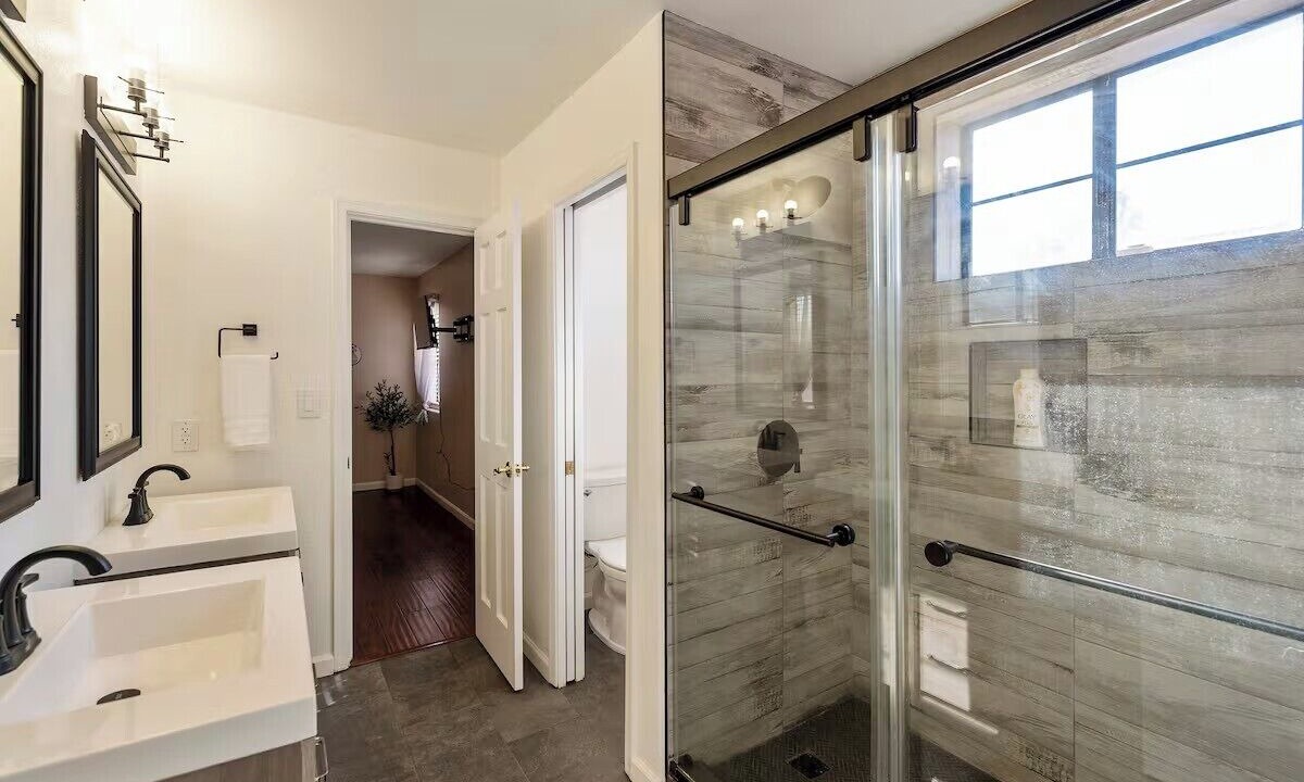 Photo of Bathroom in Arrowhead Lakes