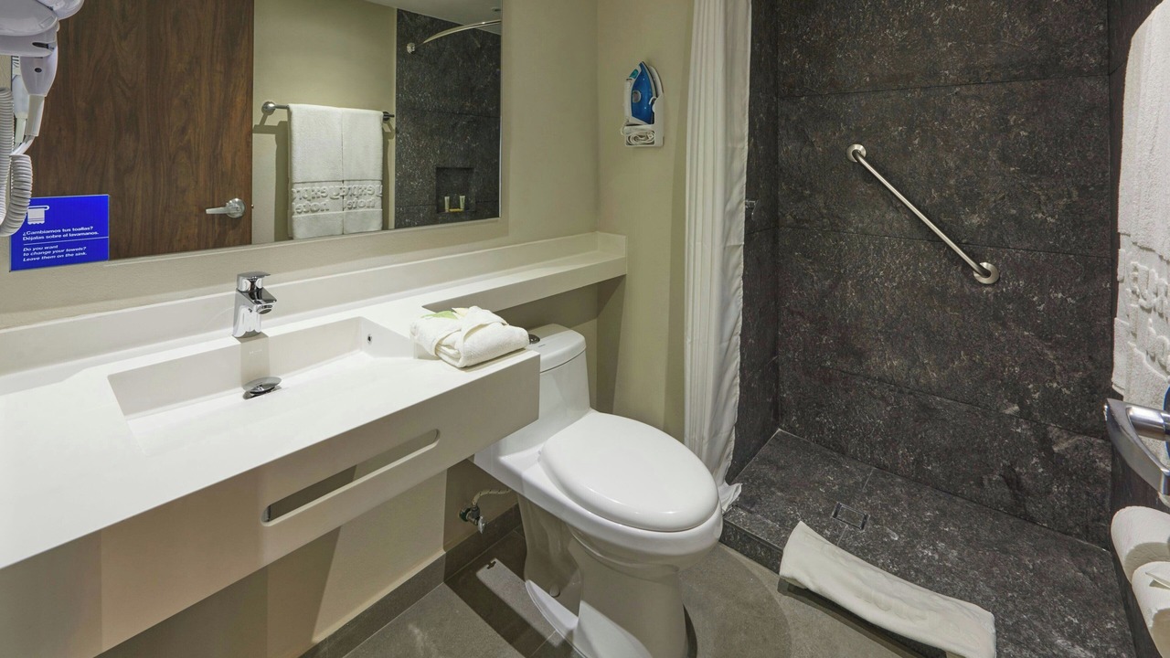 Photo of Bathroom in La Joya