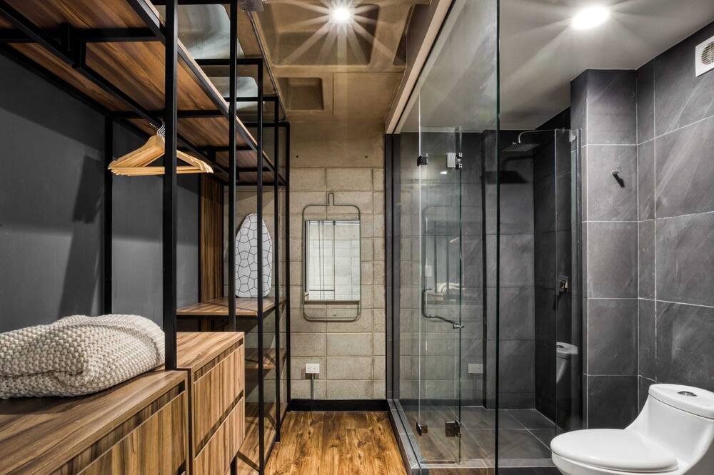 Photo of Bathroom in Avenida Revolucion