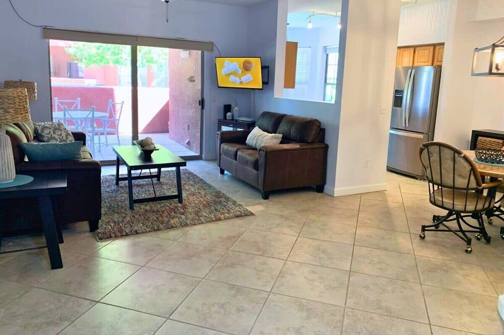 Photo of Livingroom in Surprise