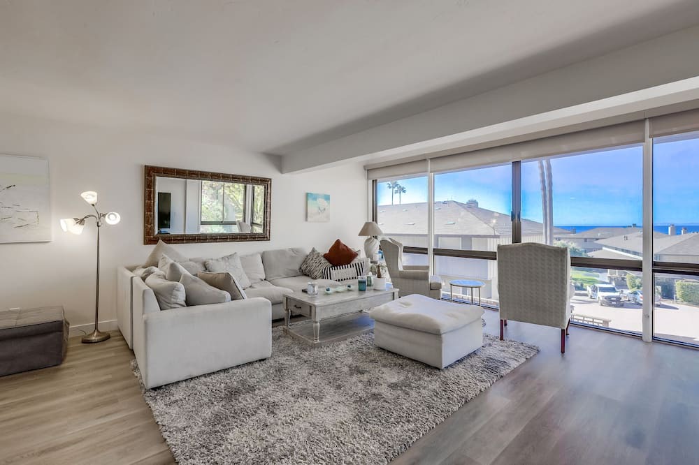 Photo of Livingroom in South Laguna