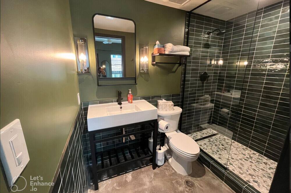 Photo of Bathroom in Entertainment District