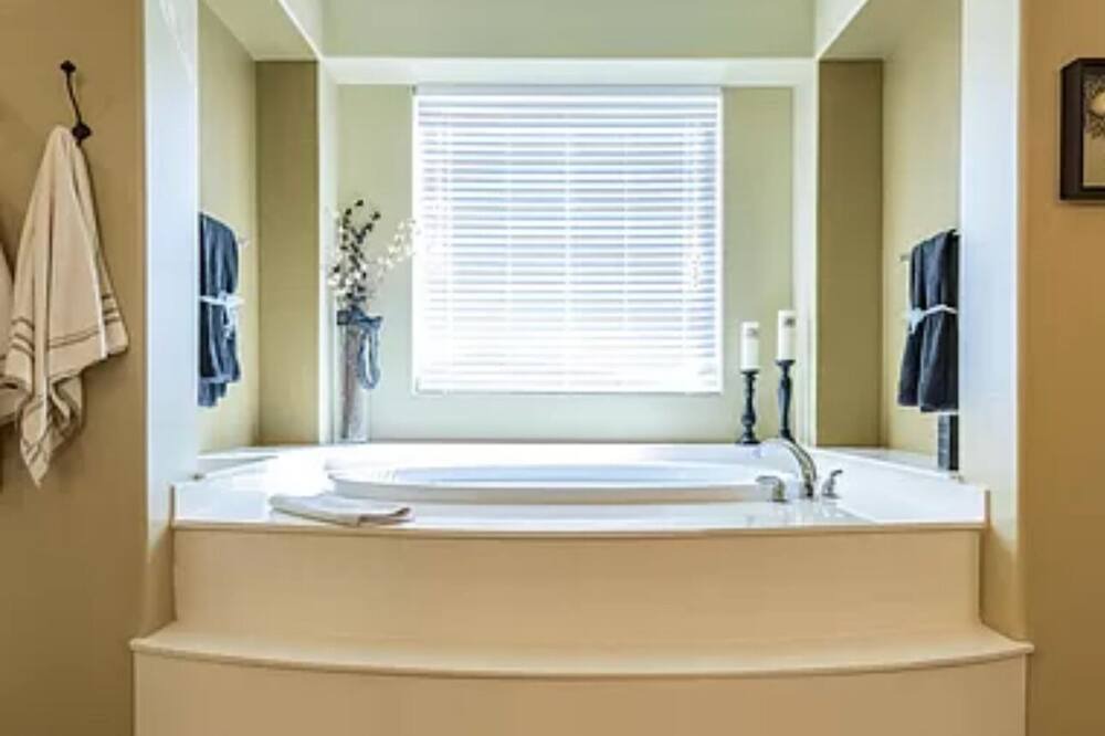Photo of Bathroom in Surprise Farms