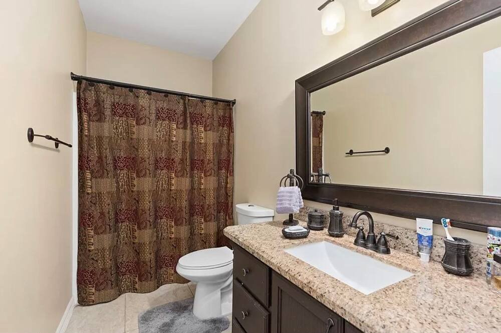 Photo of Bathroom in Los Fresnos