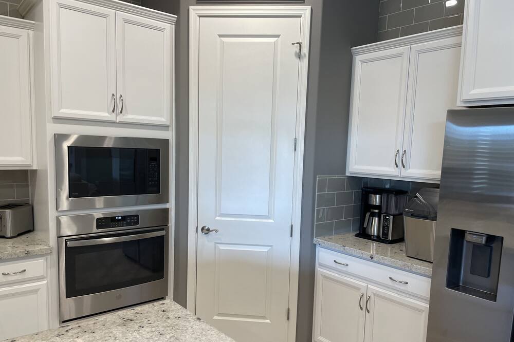 Photo of Kitchen in Montecito in Estrella