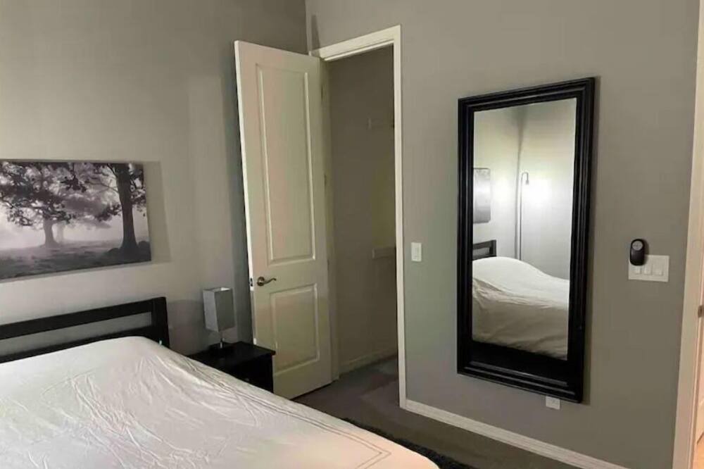 Photo of Bedroom in Montecito in Estrella
