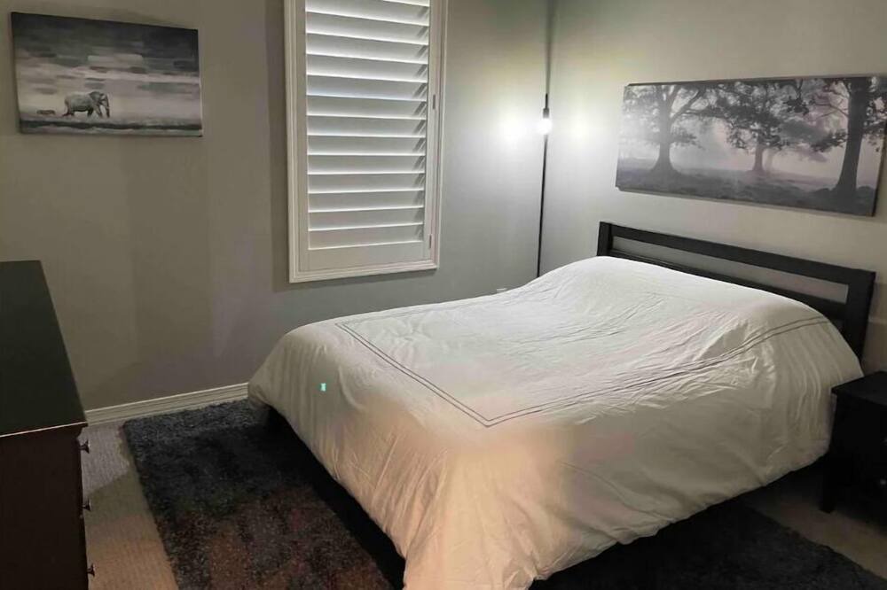 Photo of Bedroom in Montecito in Estrella