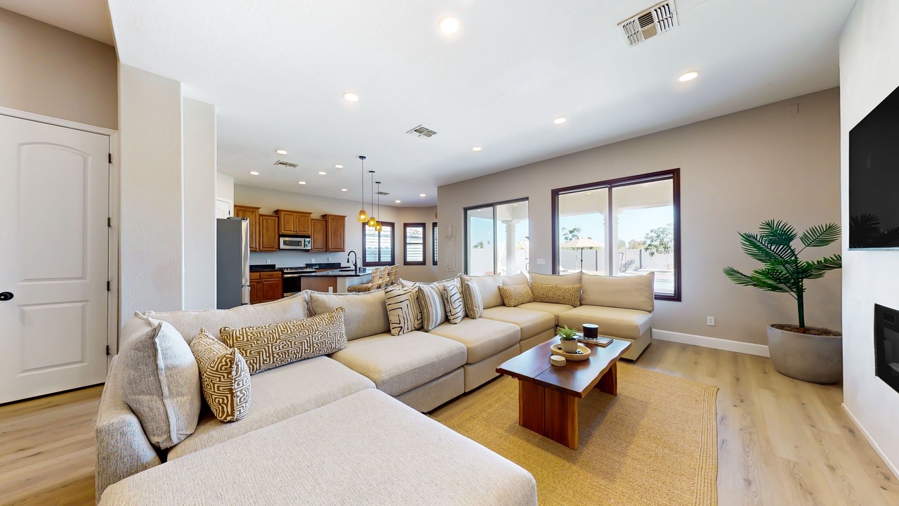 Photo of Livingroom in South Mountain