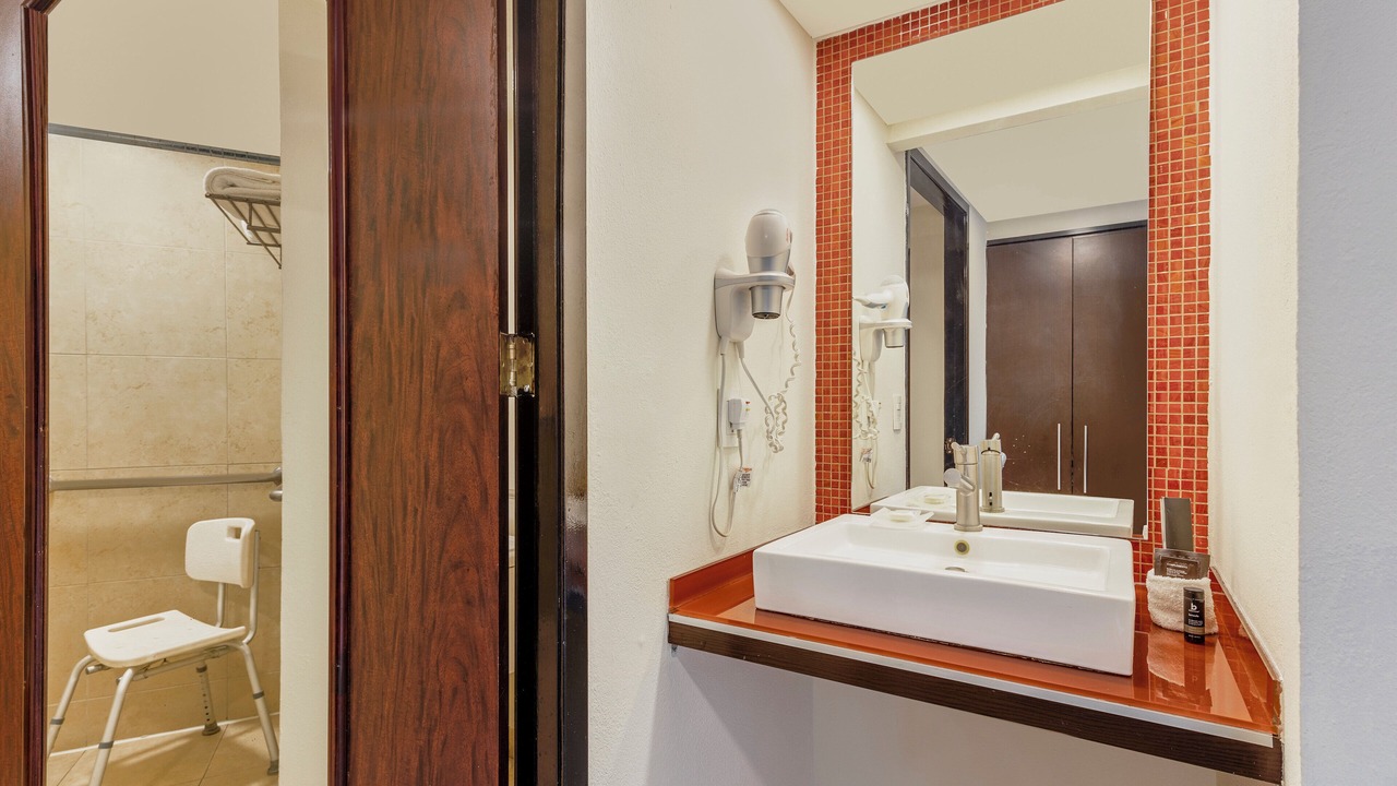 Photo of Bathroom in Zona Expo