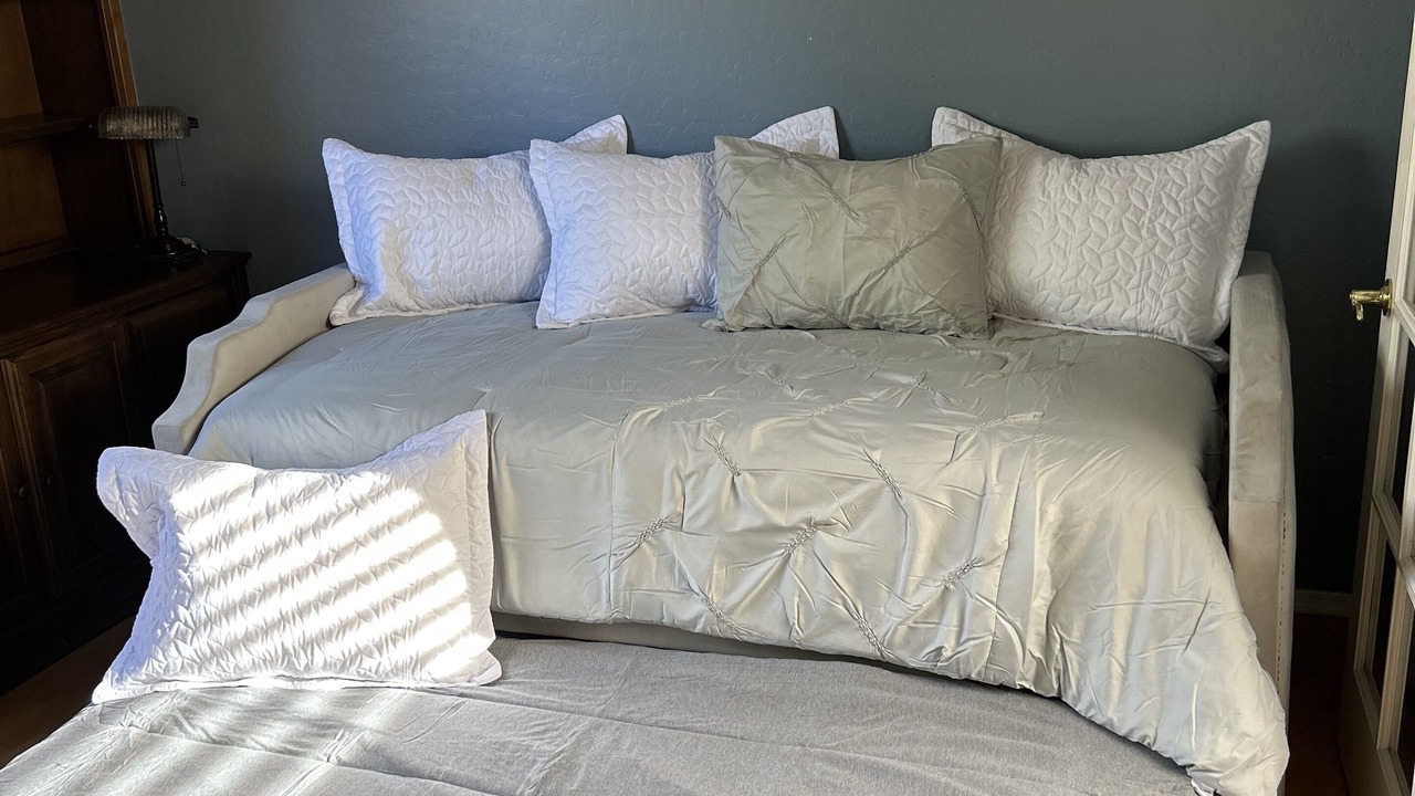 Photo of Bedroom in Foothills Reserve