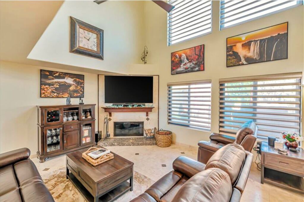 Photo of Livingroom in Adobe Hills