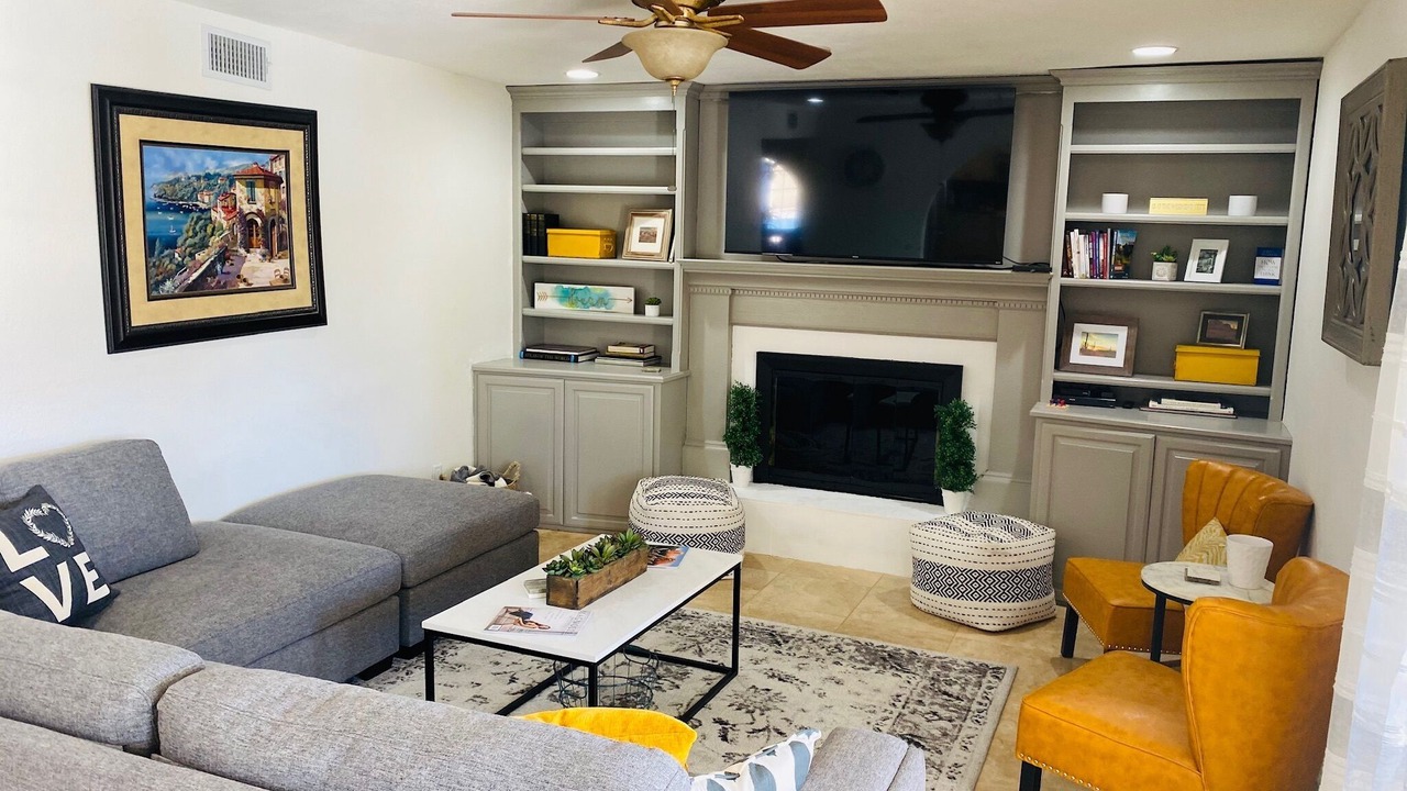 Photo of Livingroom in Paradise Valley Village