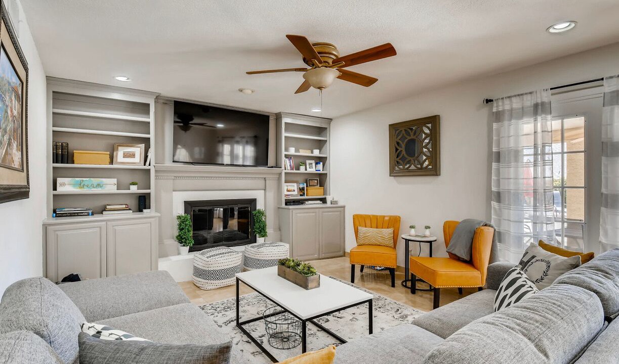 Photo of Livingroom in Paradise Valley Village
