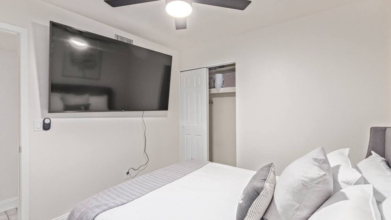 Photo of Bedroom in North Center Revitalization Association