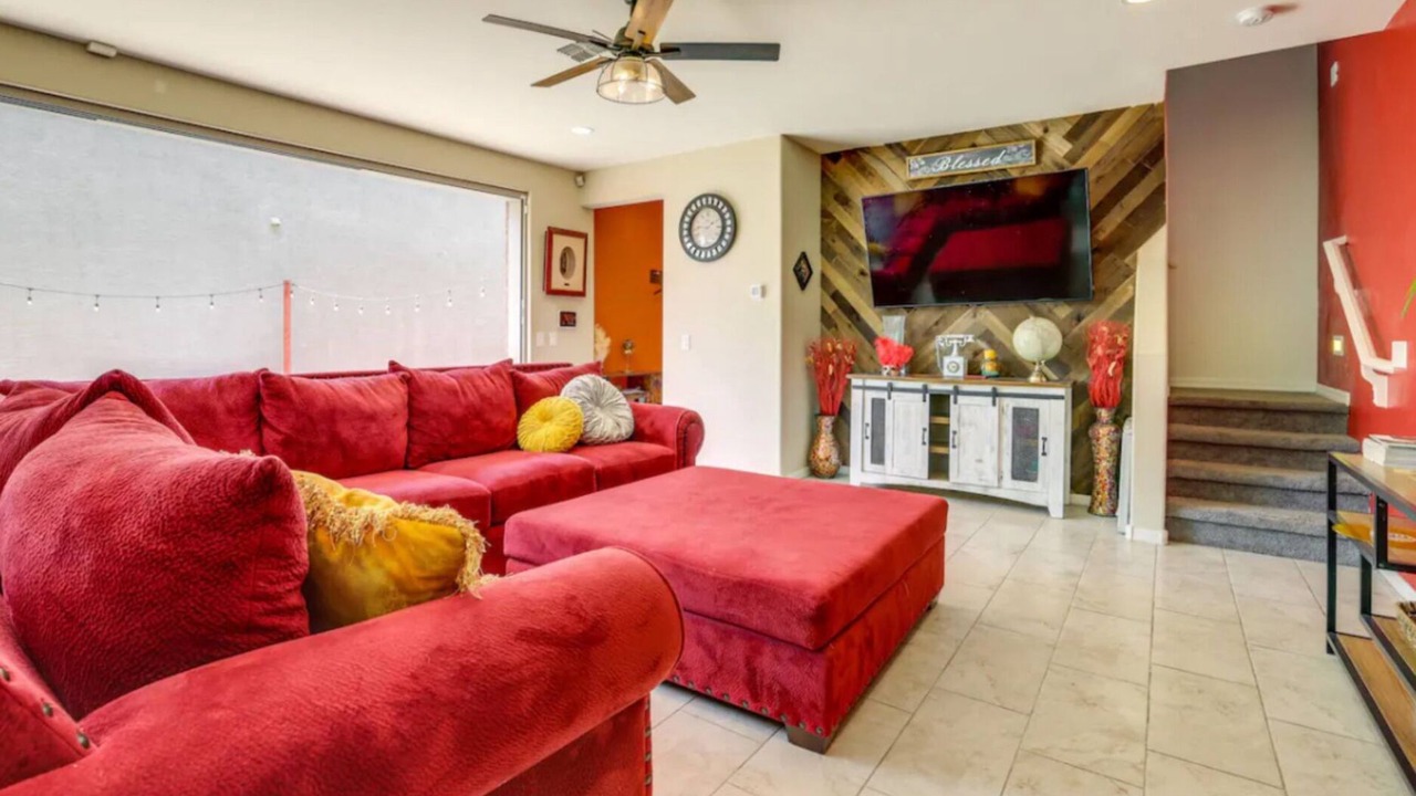 Photo of Livingroom in Dobbins Place